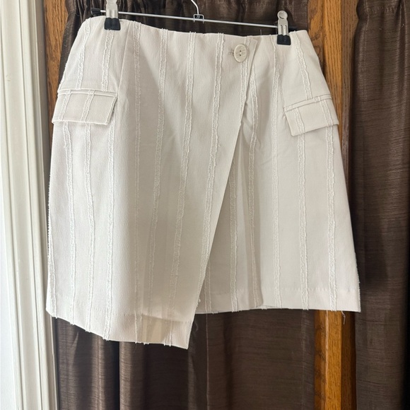H &M White Wrap Skirt with Pockets sz 6 women’s - Picture 2 of 6